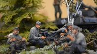 Sota-aiheinen pienoismalli.
