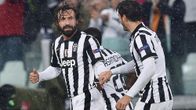 Andrea Pirlo juhlii maaliaan