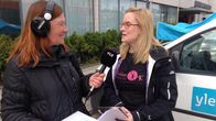 Kymenlaakson Radion Maija Tuunila juttukeikalla Kuulas-lastenteatteritapahtumassa Kuusankoskella