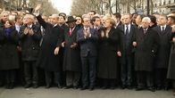 Maailman johtajia marssimassa Pariisin uhrien muistomarssilla.
