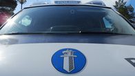 Poliisiauto edestä.