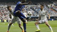 Paul Pogba pomputtelee palloa