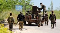 Kapinallistaistelijoita kuvattuna Syyrian Jisr al-Shughourissa.