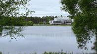 konserttitalo Mikaeli Mikkelissä lammen rannalla