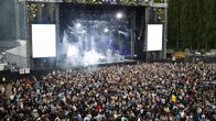 Yleisöä Apulannan keikalla Provinssi-festivaalilla Seinäjoella 27. kesäkuuta 2015. 