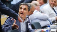 Kreikan talousministeri Euclid Tsakalotos ennen maan lainapakettia käsittelevän kokouksen alkua Ateenassa 11. elokuuta.