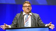 Ulkoministesteri ja puolueen puheenjohtaja Timo Soini puhumassa perussuomalaisten puoluekokouksessa 