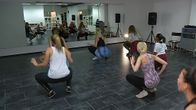 Twerkkausta tanssikoulussa Turussa.