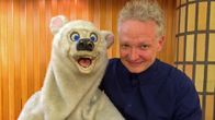 Taika-Petteri ja vatsastapuhujan nukke, Jakke Jääkarhu.