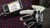 Jyväskylän yliopistossa kehitetty Smart hand -musiikkikäsine.