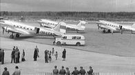 Vanhoja DC 3 koneita kentällä.