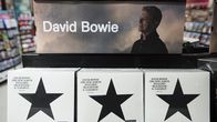 David Bowien Blackstar -levyjä myynnissä Lontoon HMV tavaratalossa 11. tammikuuta.