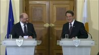 Kyproksen presidentti Nikos Anastasiades (oik.) ja Euroopan parlamentin puhemies Martin Schulz konekaappauksen lehdistötilaisuudessa tiistaina. 