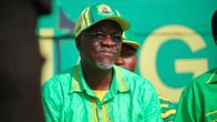 John Magufuli lippis päässä