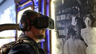 Virtuaalitodellisuuslasit antavat mahdollisuuden astua sisään elävään Helsinkiin.