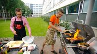 Joonas Turunen ja Sami Garam grillauspuuhissa.