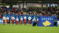 Kosovon pelaajat ennen maan ensimmäistä virallista maaottelua Färsaaria vastaan 3.6.2016.