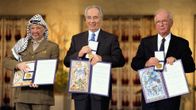 Jasser Arafat, Shimon Perez ja Jitzhak Rabin saivat Nobelin rauhanpalkinnon vuonna 1994.