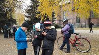 Pokemon Go -pelaajia Jyväskylän Kirkkopuistossa.