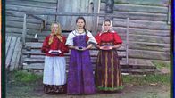 Marjatytöt Sheksnajoen varrella vuonna 1909.
