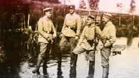 Jääkäripataljoona 27:n jääkäreitä Misse-joella Kuurinmaalla.