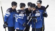 Leijonat juhlii johtomaalia.