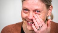 Itkevä ihminen.