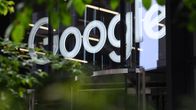 Googlen logo näkyy yhtiön Lontoon toimistorakennuksen seinällä.
