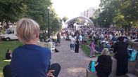 Poika ja konsertti  SuomiAreena Ratihuoneenpuisto Purje-lava Raatihuoneenpuisto täyttyi väenpaljoudesta Saara Aallon tähdittämässä ilmaiskonsertissa.