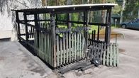 Palanut roskakatos kerrostalon pihalla Lappeenrannan Sunisenkadulla 13.7.2017.