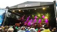 Bo Kasper Orkester Satama Open Airin lavalla.