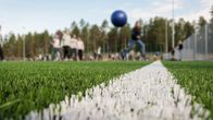 Lapset pelaavat norsupalloa