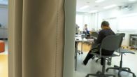 Opiskelua Oulun Talvikankaan koulun avoimessa opetusympäristössä.