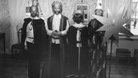 Alppilan yhteislyseon tiernapojat esiintymässä Tuomarinkylän museossa 1977
