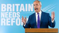 Reform UK:n puheenjohtaja ilmehtii kertoessaan vaaliohjelmastaan Merthyr Tydfilissä, Walesissa maanantaina, 17. kesäkuuta.