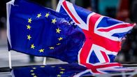 EU:n ja Iso-Britannian liput vierekkäin.