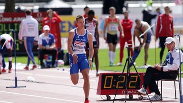 Roni Ollikainen juoksee.