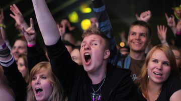 Staminan yleisöä Ilosaarirockissa.