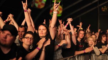 Staminan yleisöä Ilosaarirockissa.
