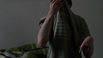 Komerot on valokuvaaja Lilja Tammisen ja tuottaja Jalmari Eskelisen valokuviin ja haastatteluihin perustuva projekti kotiin syrjäytyneistä nuorista. Se kertoo kymmenen yhteiskunnan ulkopuolelle jääneen nuoren tarinan.