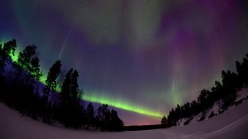 Revontulet loistivat Konnevedellä 17. maaliskuuta 2013. 