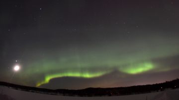 Revontulet ja kuu Hyvinkäällä 18.3.2013