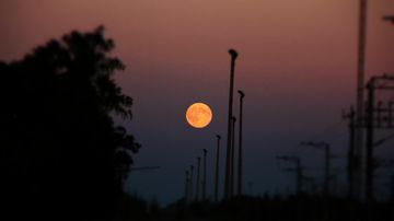 Superkuu Porin rautatieasemalla