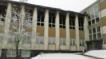 Koulun palanut siipiosa.