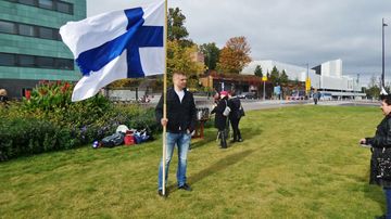 Äärioikeistolainen mielenosoittaja.