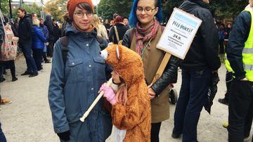 Aino-Maija Mäkikoski  (vasemmalla) ja hänen tyttärensä Rauni sekä Irena Kuntonen.