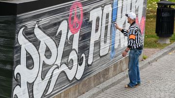 Graffitia maalataan.