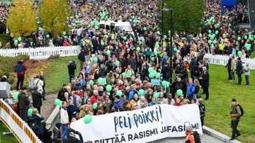 Peli poikki -mielenosoitus Kansalaistorilla.