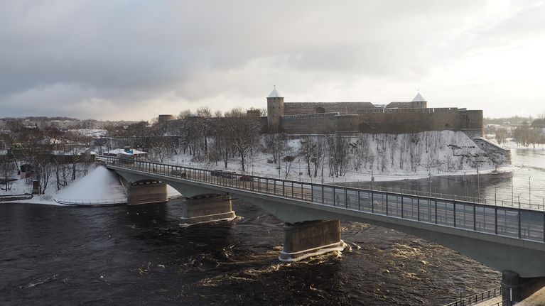 Narvan erottaa Venäjästä vain lyhyt silta.