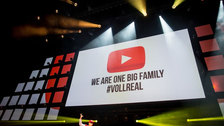 YouTuben logo näytöllä Saksassa.